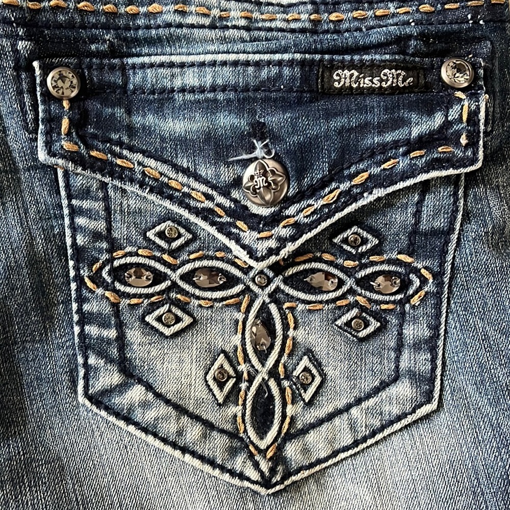 Miss Me mid-rise bootcut
